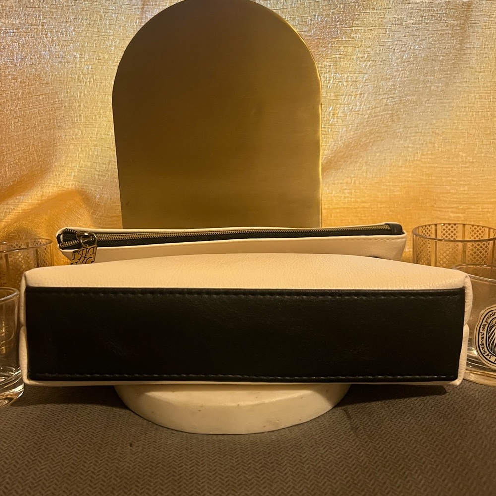 Diptyque × Qatar Airways amenity pouch (empty) - Picture 5 of 5